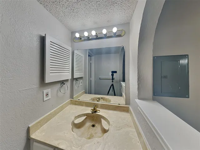 $1,250 | 2309 Balsam Drive, Unit K213, Arlington, TX 76006