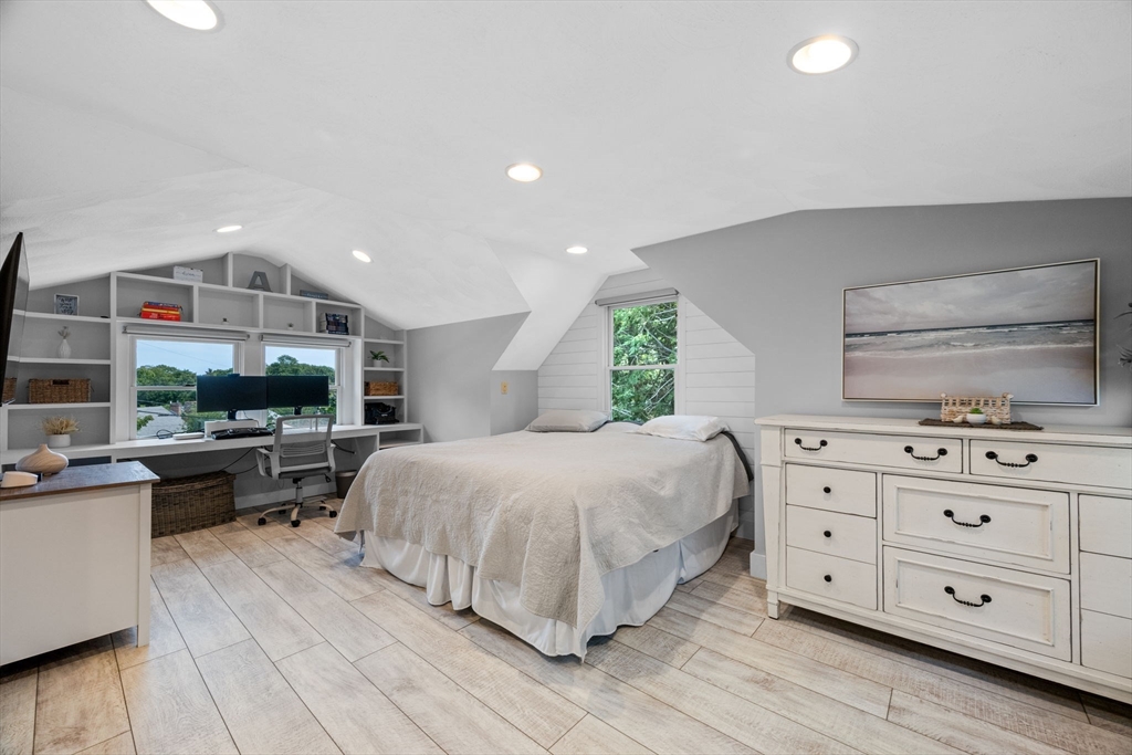 44 Peach Highlands Marblehead, MA 01945 - Photo 31 of 41 a spacious bedroom with a large bed and a flat tv screen on dresser