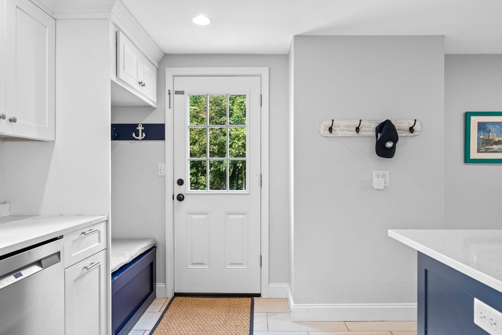 44 Peach Highlands Marblehead, MA 01945 - Photo 4 of 41 a hallway with cabinets and a window
