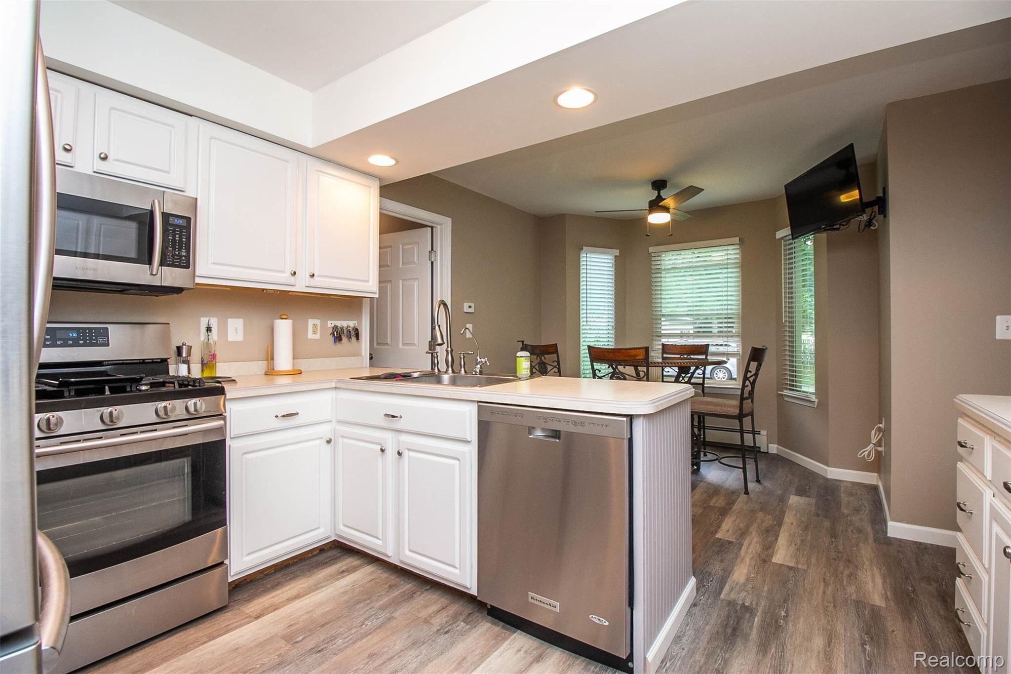 2938 Lansdowne Road Waterford, MI 48329 - Photo 16 of 43 16.jpg