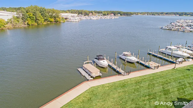 $629,900 | 965 West Savidge Street, Spring Lake, MI 49456