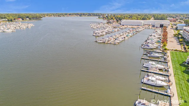 $629,900 | 965 West Savidge Street, Spring Lake, MI 49456