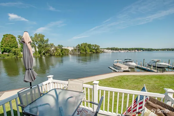 $629,900 | 965 West Savidge Street, Spring Lake, MI 49456