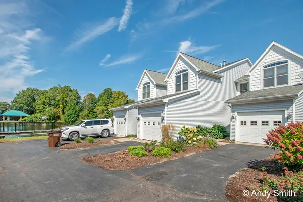 $629,900 | 965 West Savidge Street, Spring Lake, MI 49456