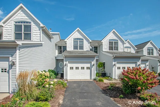 $629,900 | 965 West Savidge Street, Spring Lake, MI 49456