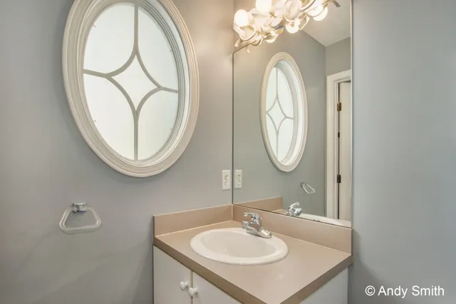 $629,900 | 965 West Savidge Street, Spring Lake, MI 49456