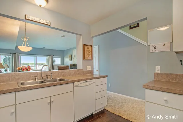 $629,900 | 965 West Savidge Street, Spring Lake, MI 49456