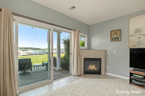 $629,900 | 965 West Savidge Street, Spring Lake, MI 49456