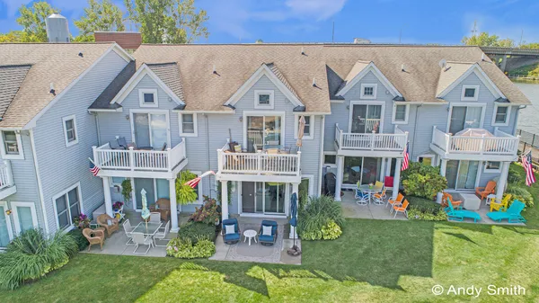 $629,900 | 965 West Savidge Street, Spring Lake, MI 49456