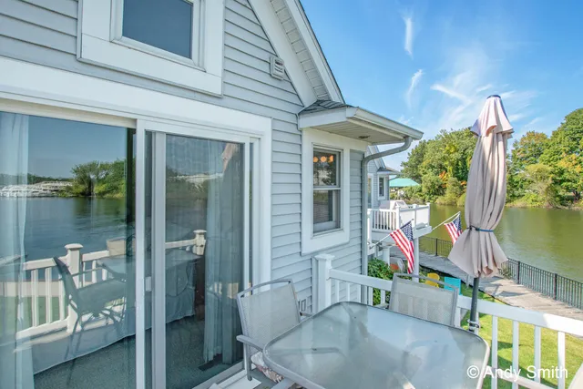 $629,900 | 965 West Savidge Street, Spring Lake, MI 49456