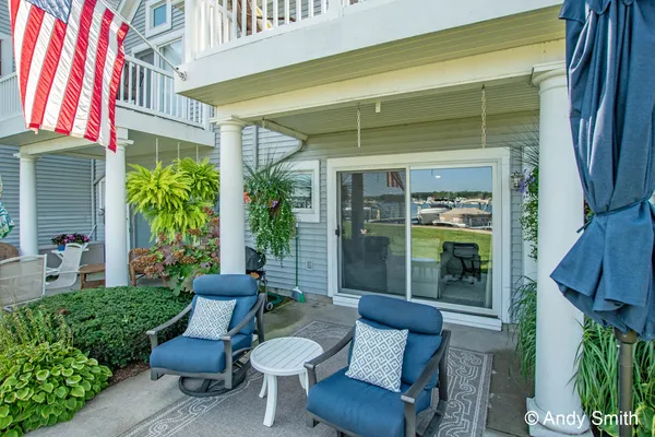 $629,900 | 965 West Savidge Street, Spring Lake, MI 49456