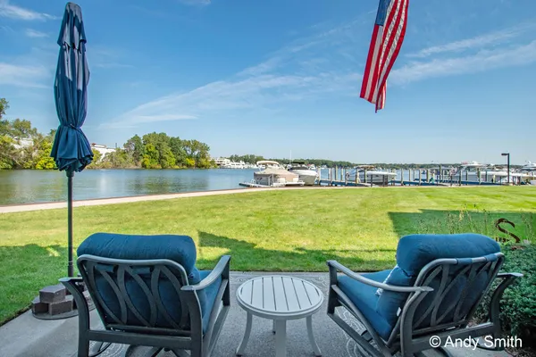 $629,900 | 965 West Savidge Street, Spring Lake, MI 49456