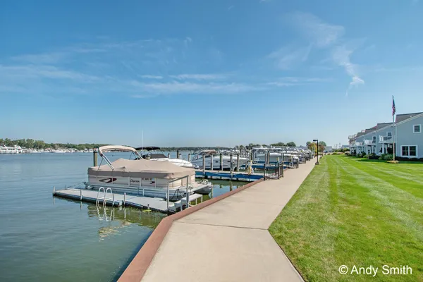 $629,900 | 965 West Savidge Street, Spring Lake, MI 49456