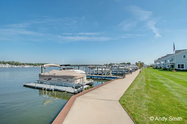 $629,900 | 965 West Savidge Street, Spring Lake, MI 49456