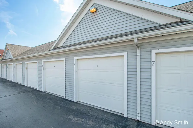 $629,900 | 965 West Savidge Street, Spring Lake, MI 49456