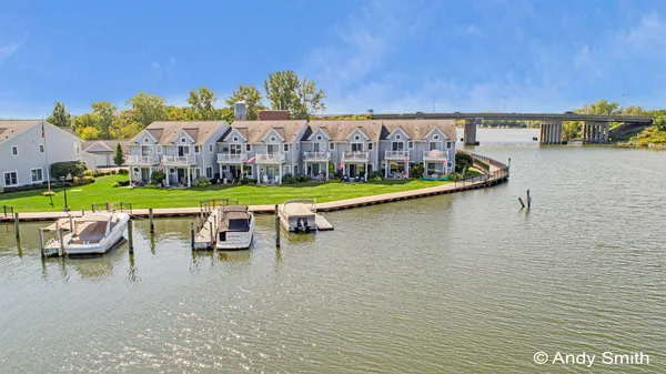 $629,900 | 965 West Savidge Street, Spring Lake, MI 49456