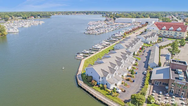 $629,900 | 965 West Savidge Street, Spring Lake, MI 49456