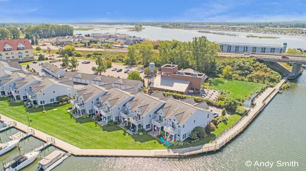 $629,900 | 965 West Savidge Street, Spring Lake, MI 49456