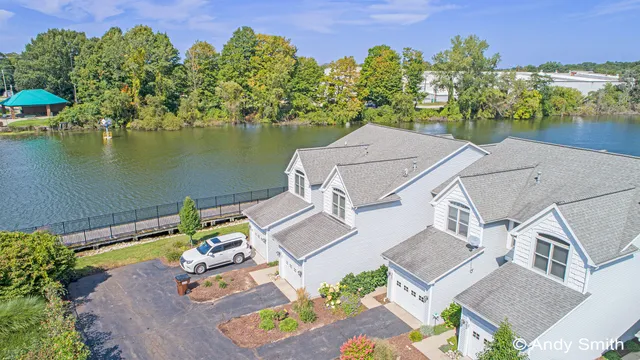 $629,900 | 965 West Savidge Street, Spring Lake, MI 49456