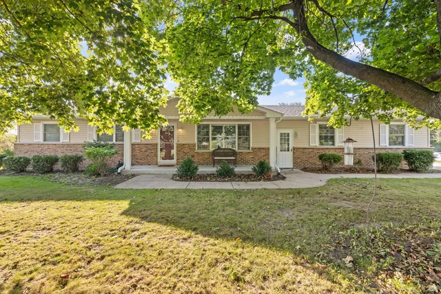 $395,000 | 3 Poplar Drive, Yorkville, IL 60560