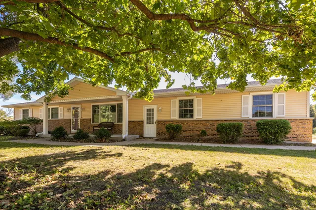 $395,000 | 3 Poplar Drive, Yorkville, IL 60560