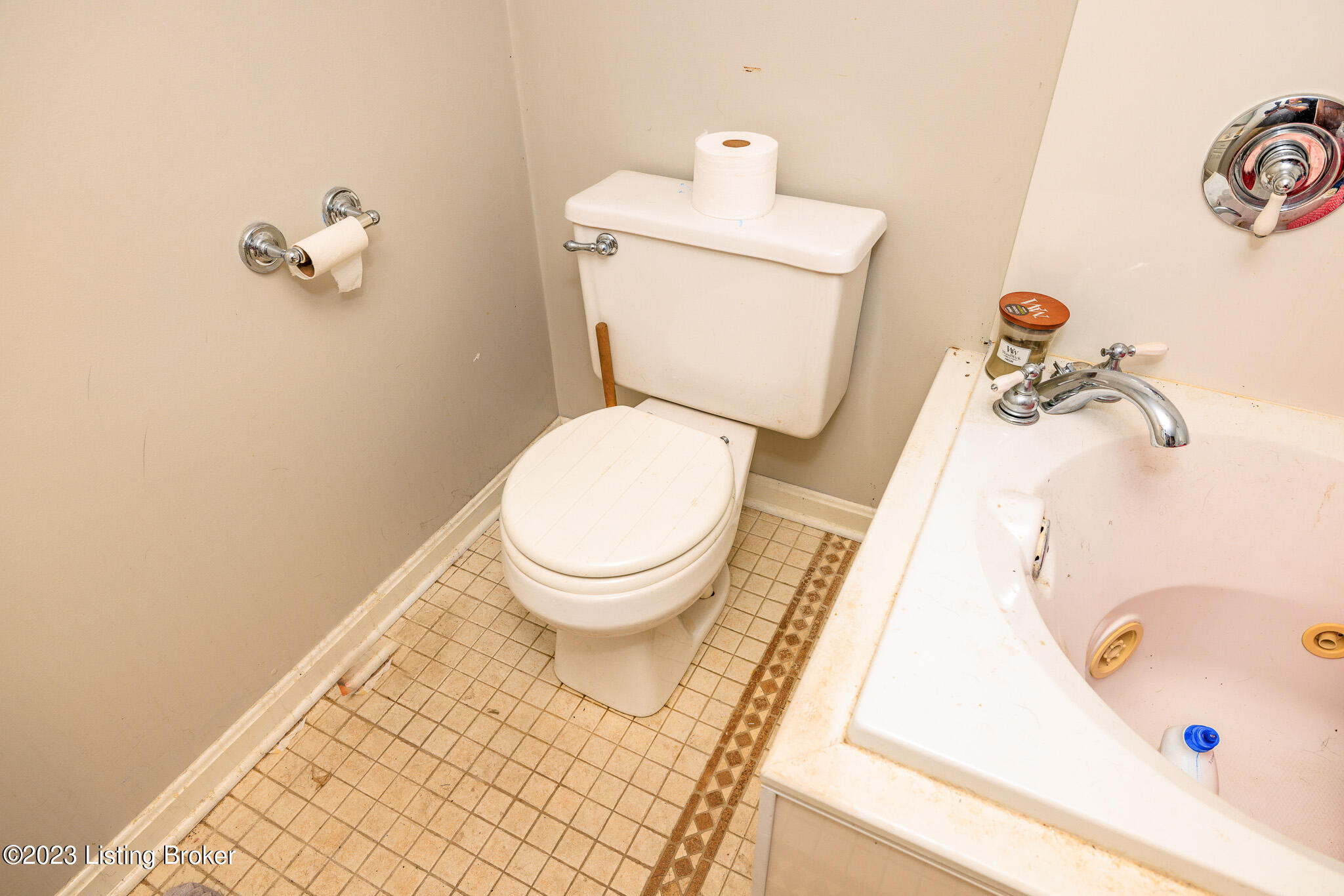 225 Ridgeway Avenue Louisville, KY 40207 - Photo 22 of 25 BO0A3914