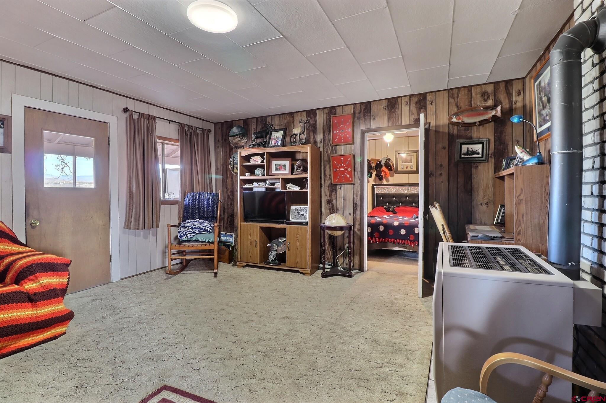 21148 H75 Road Delta, CO 81416 - Photo 4 of 30 a living room with furniture gym equipment and a large window