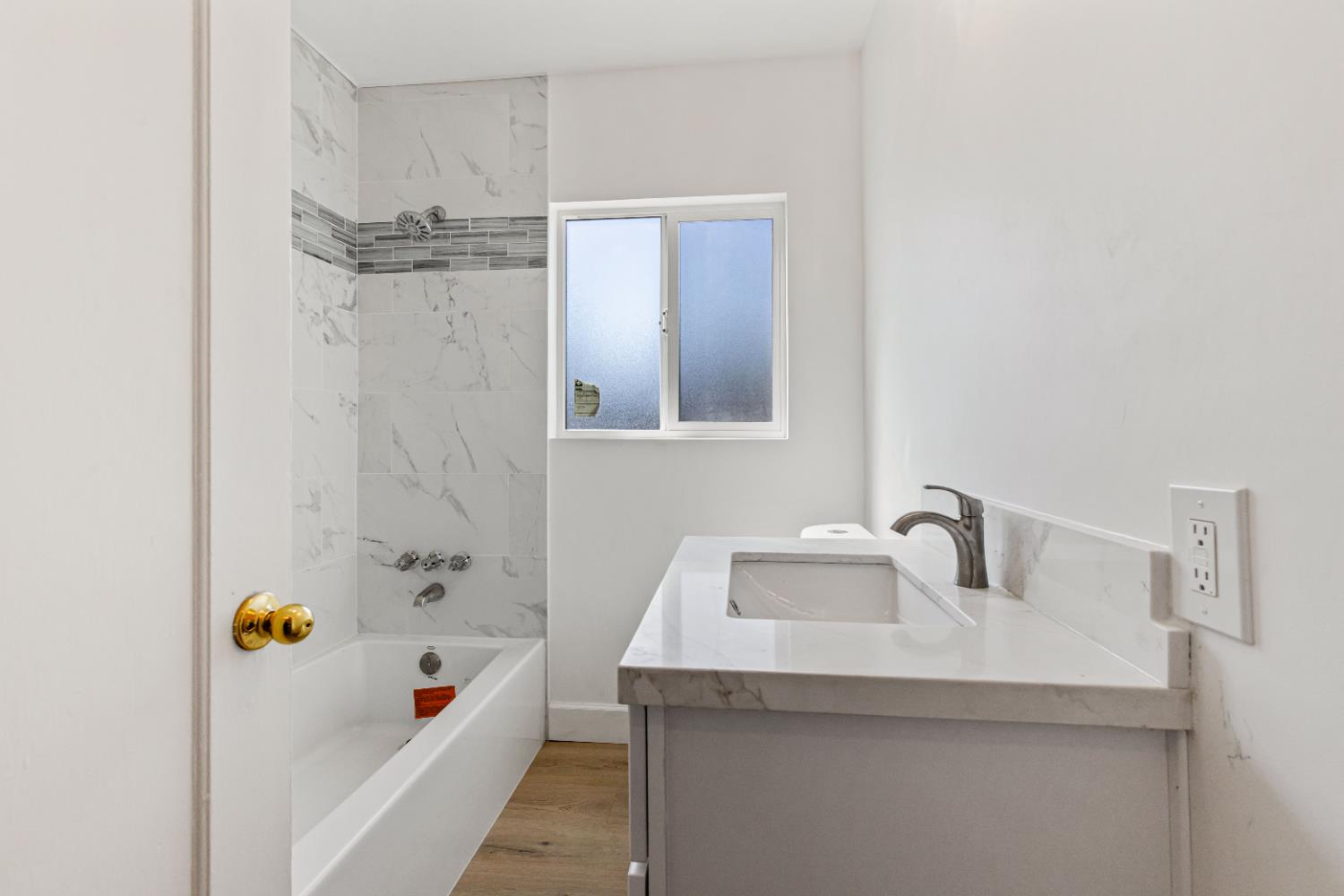 12484 South Union Road Manteca, CA 95336 - Photo 15 of 38 a bathroom with a sink and a bathtub