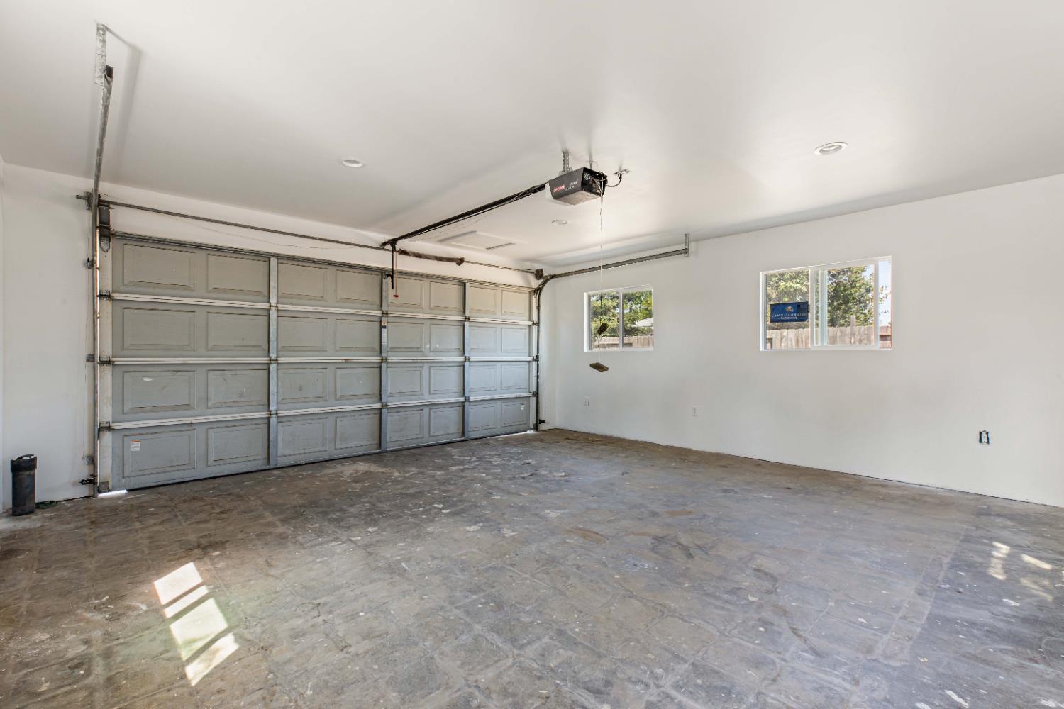 12484 South Union Road Manteca, CA 95336 - Photo 28 of 38 a view of a garage