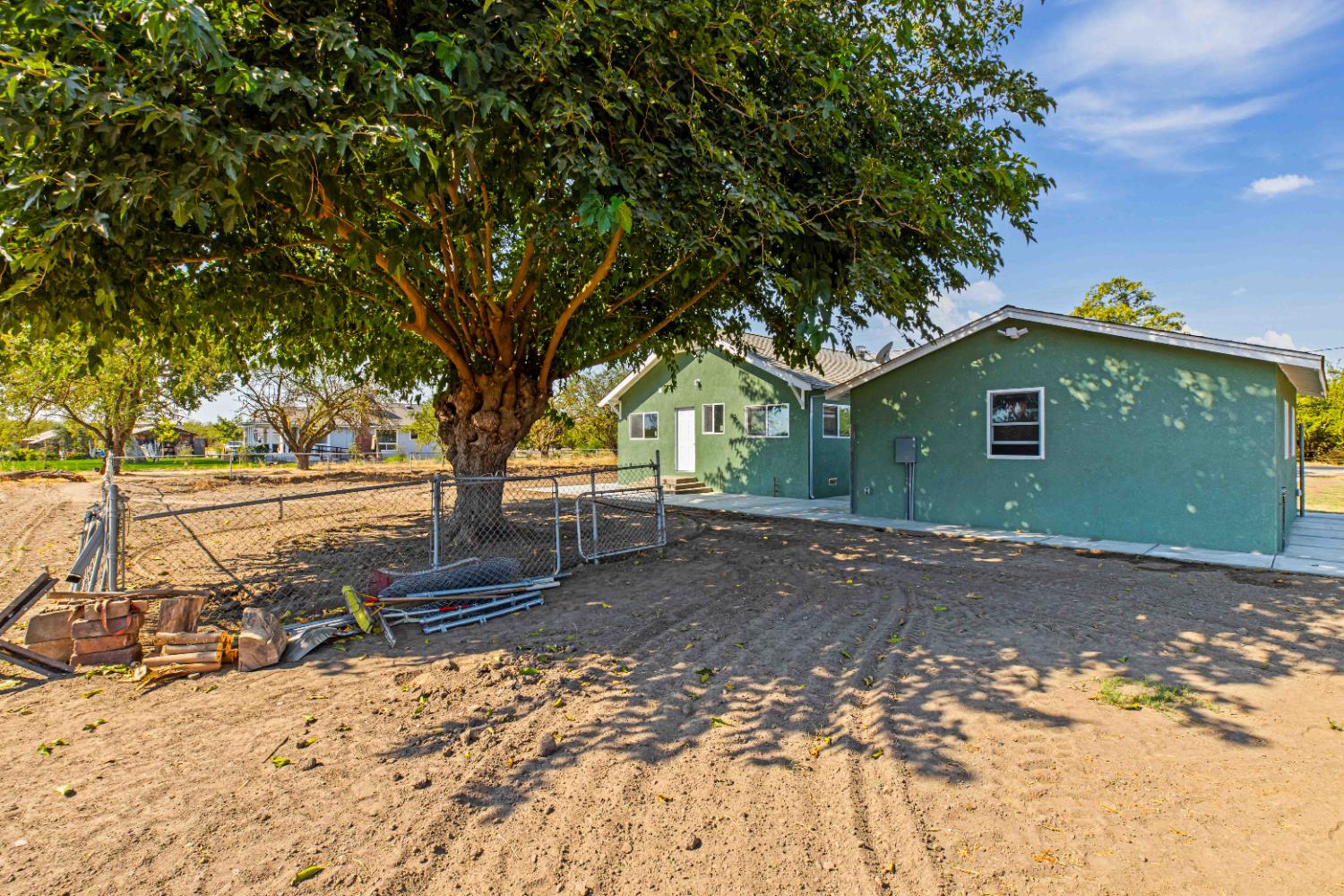 12484 South Union Road Manteca, CA 95336 - Photo 31 of 38 a small house with a tree in the background