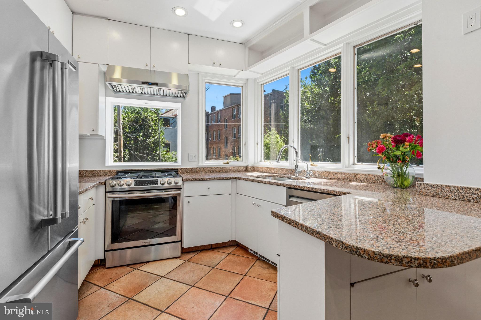 3044 Cambridge Place Northwest Washington, DC 20007 - Photo 6 of 22