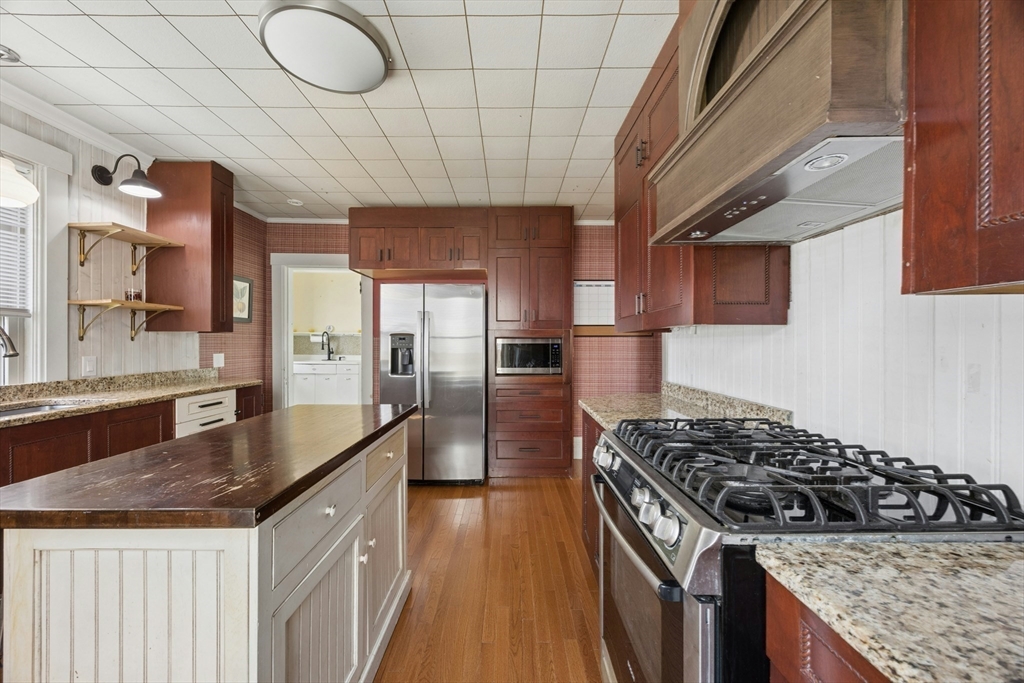 216 Walnut Street Clinton, MA 01510 - Photo 8 of 42
