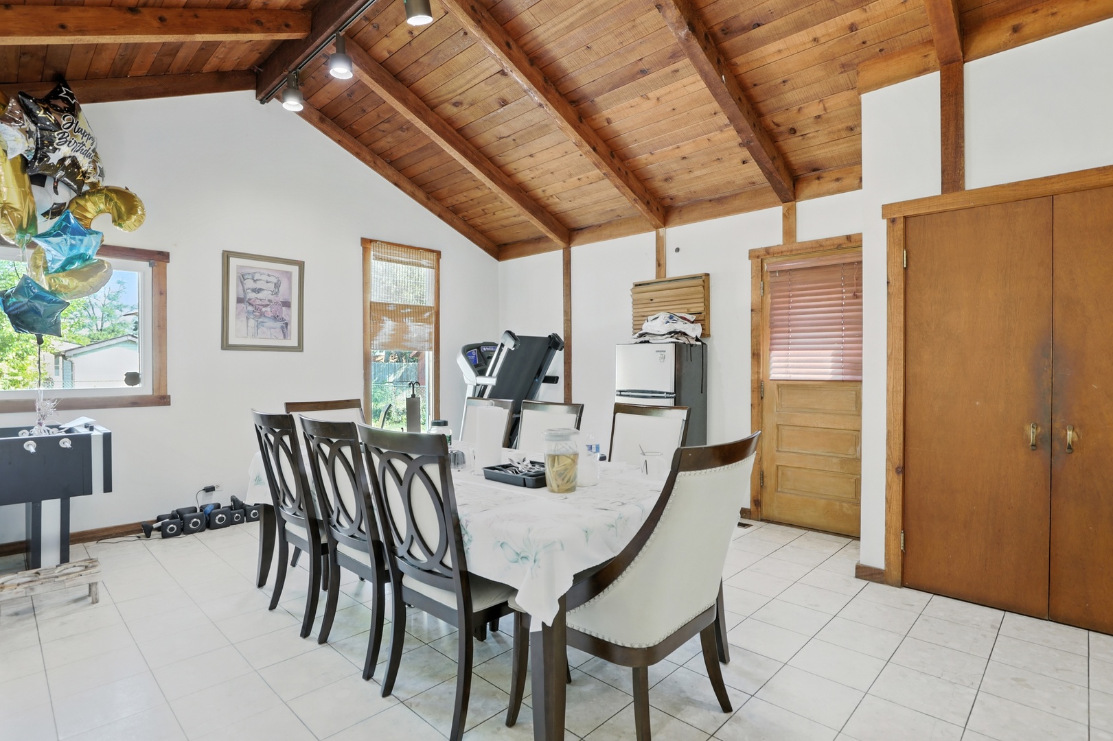 3814 Sherwin Avenue Lincolnwood, IL 60712 - Photo 7 of 21 a view of a dining room with furniture