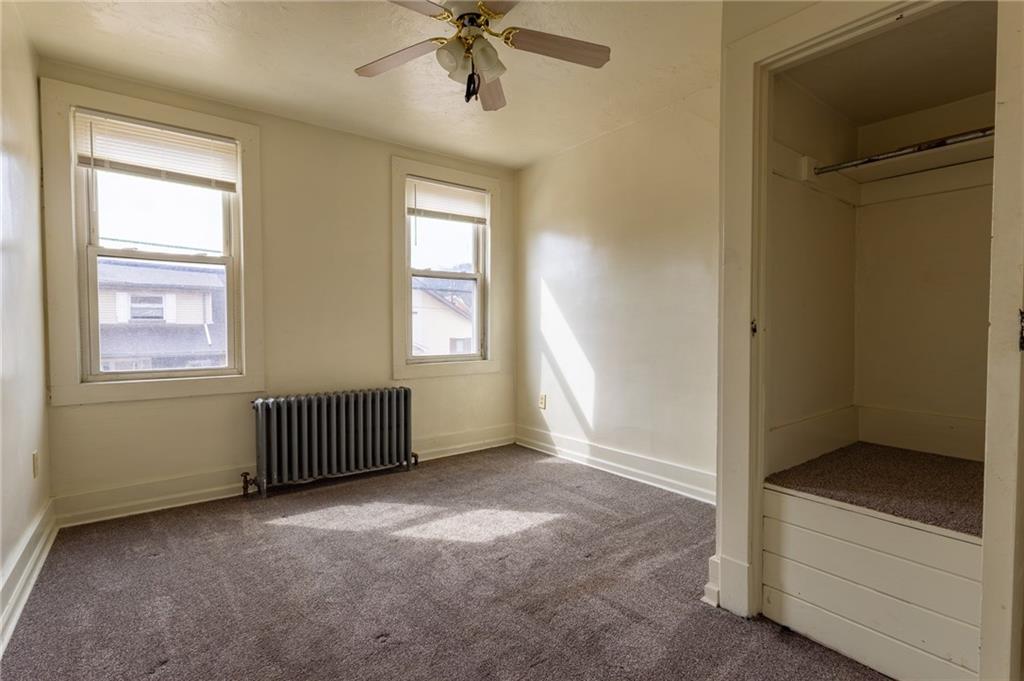 832 Broadway Avenue McKees Rocks, PA 15136 - Photo 44 of 48 an empty room with windows