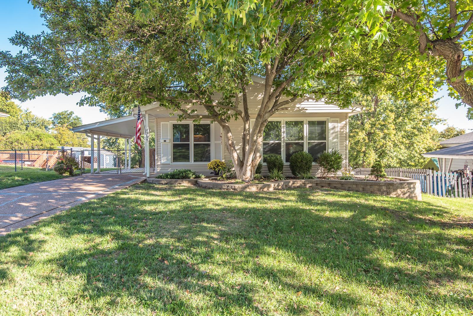 433 Ballwin Avenue Ballwin, MO 63021 - Photo 2 of 38