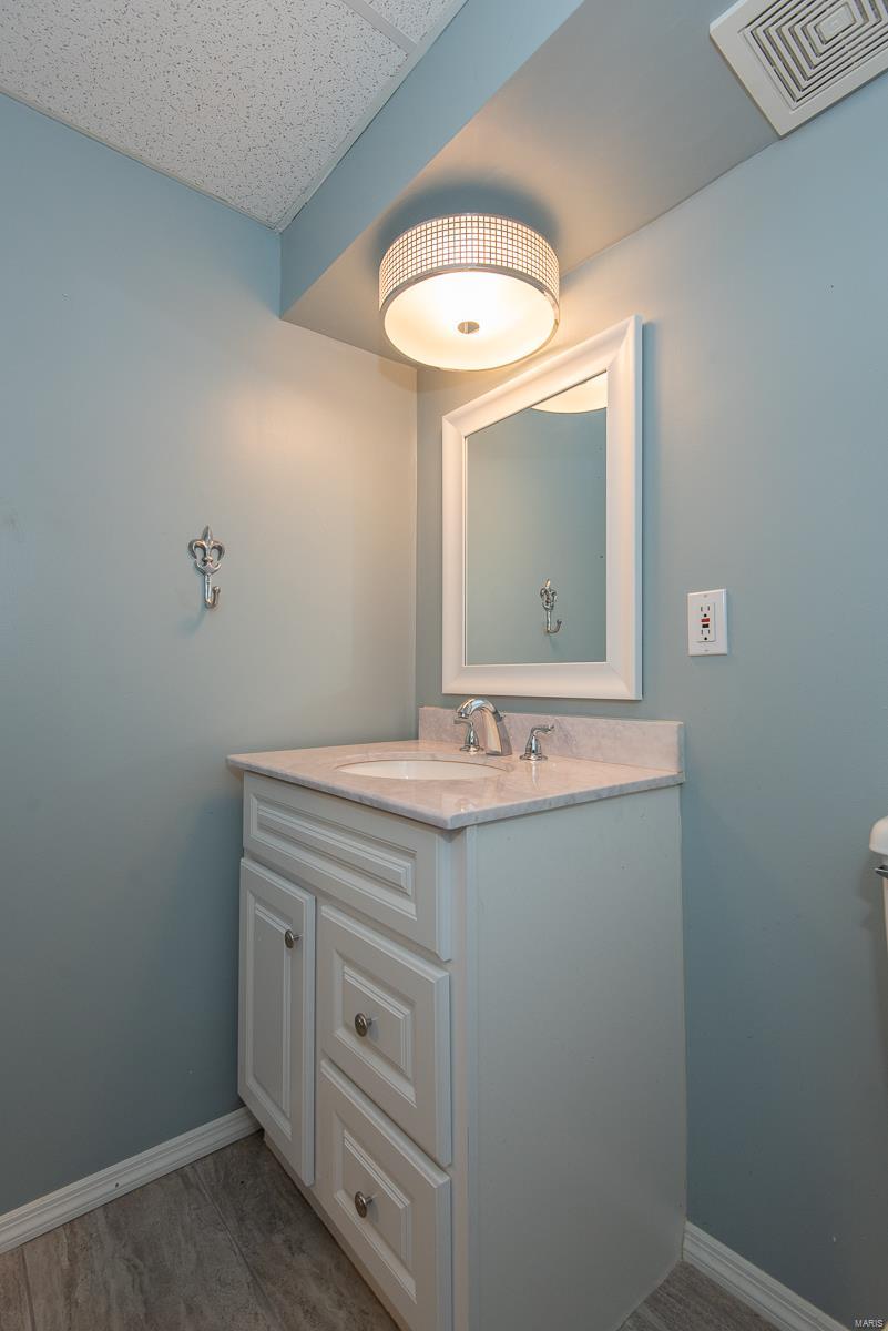 433 Ballwin Avenue Ballwin, MO 63021 - Photo 24 of 38