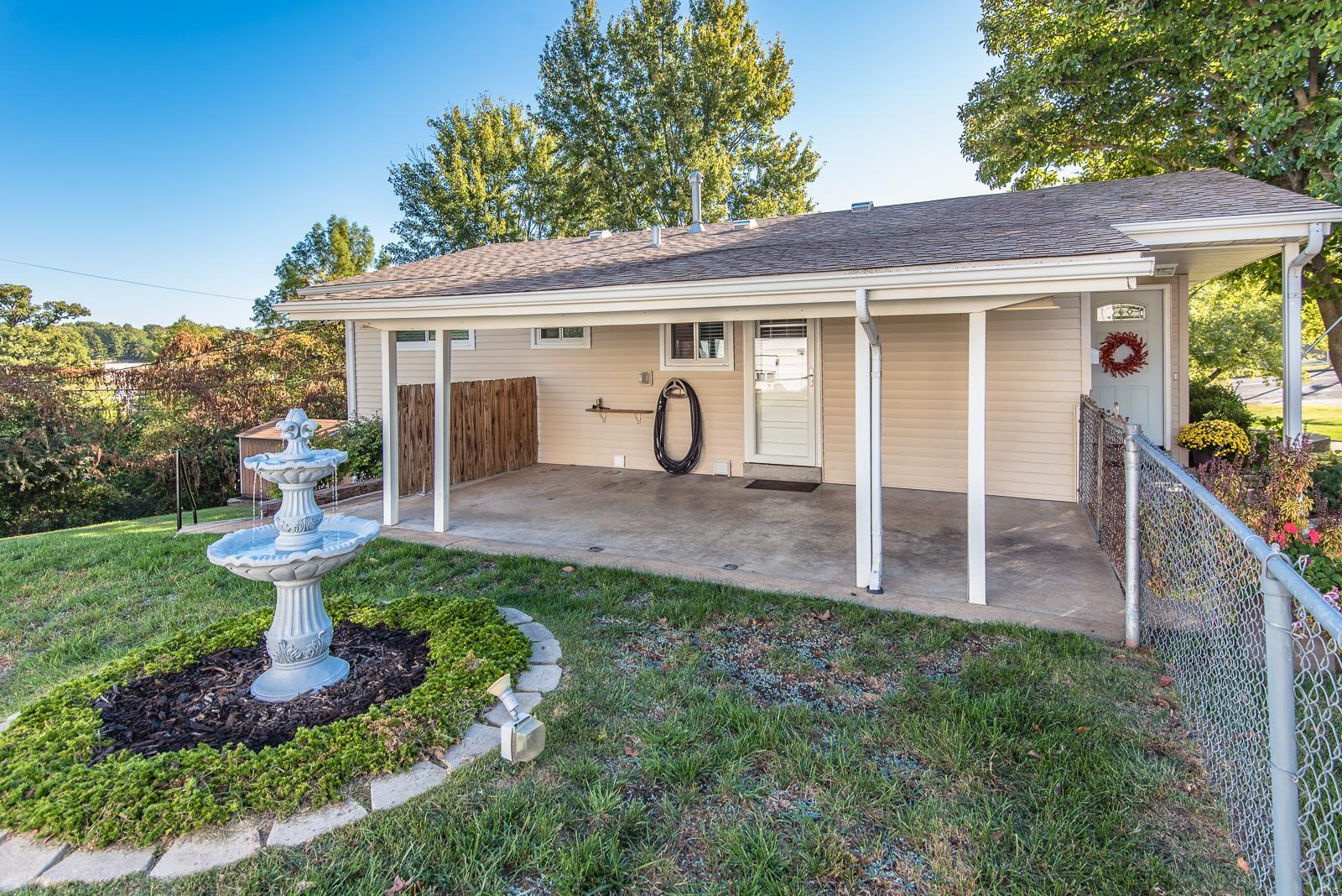 433 Ballwin Avenue Ballwin, MO 63021 - Photo 4 of 38