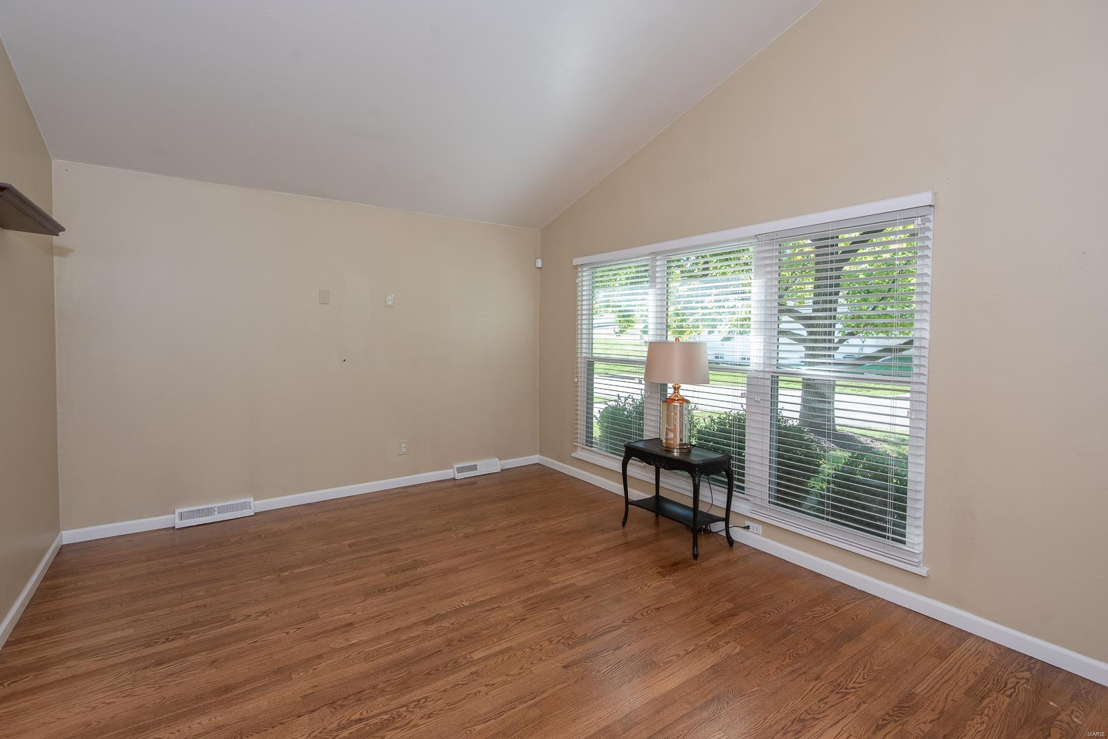 433 Ballwin Avenue Ballwin, MO 63021 - Photo 9 of 38