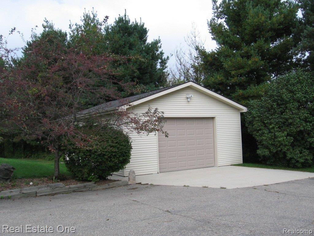 1920 Lakeville Road Leonard, MI 48367 - Photo 10 of 22 Smaller Pole Barn