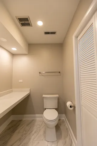 $2,950 | 5643 South Harlem Avenue, Unit 2S, Chicago, IL 60638