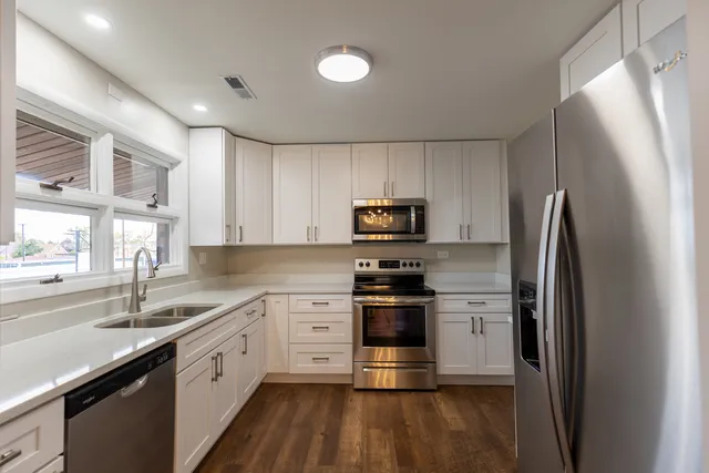 $2,950 | 5643 South Harlem Avenue, Unit 2S, Chicago, IL 60638