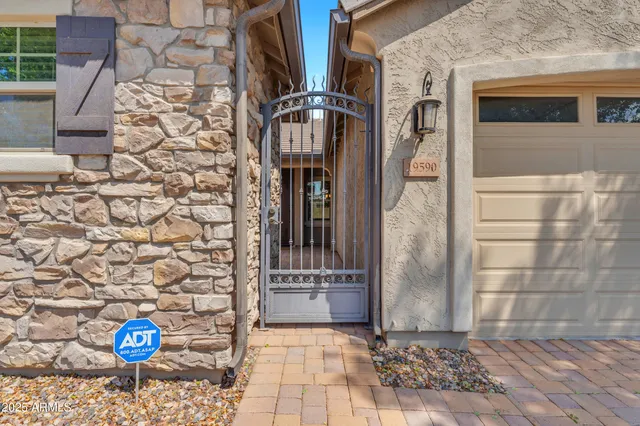 a view of an entrance of the house