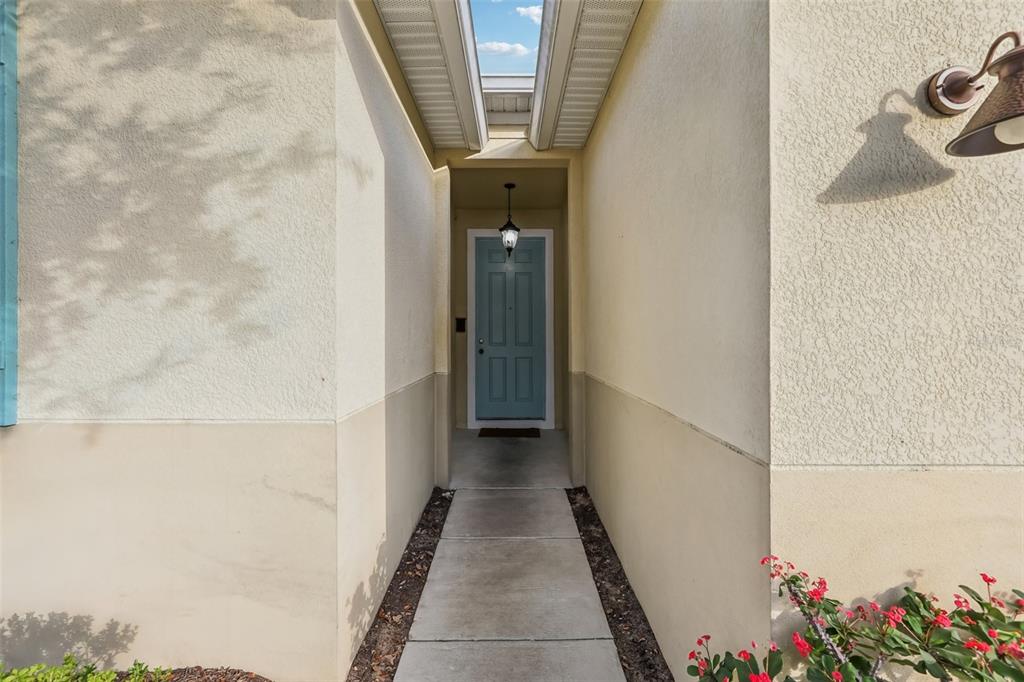 1689 Strathmore Circle Mount Dora, FL 32757 - Photo 4 of 37 a view of a hallway
