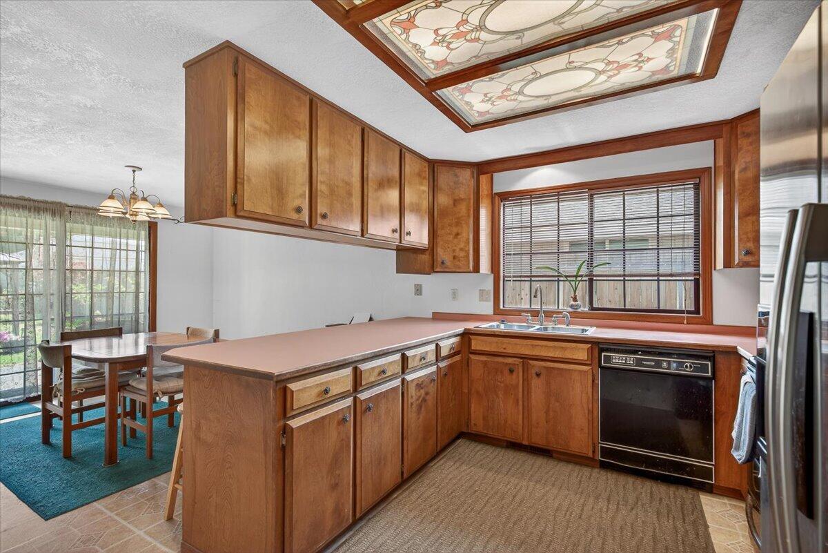 3090 Cheltenham Way Medford, OR 97504 - Photo 12 of 37 13-13