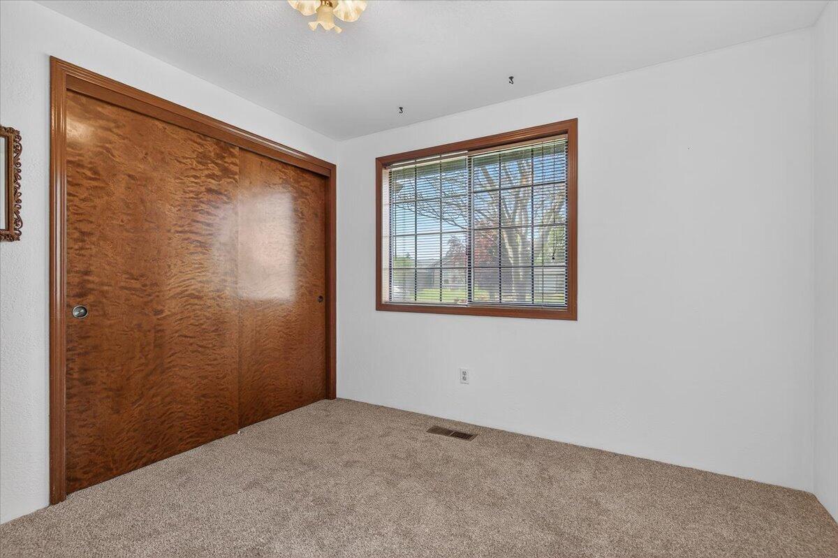 3090 Cheltenham Way Medford, OR 97504 - Photo 19 of 37 20-20
