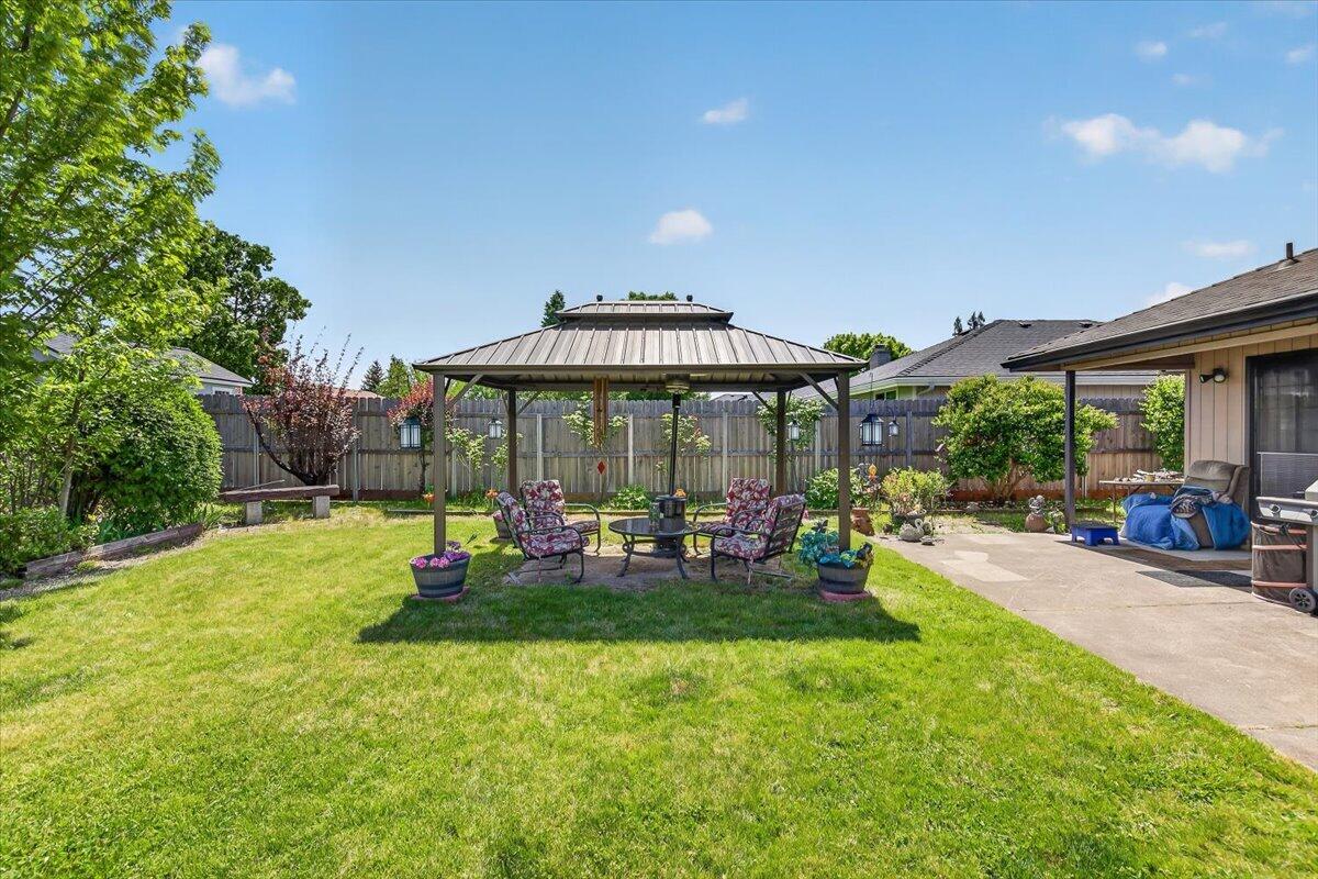 3090 Cheltenham Way Medford, OR 97504 - Photo 25 of 37 Gazebo