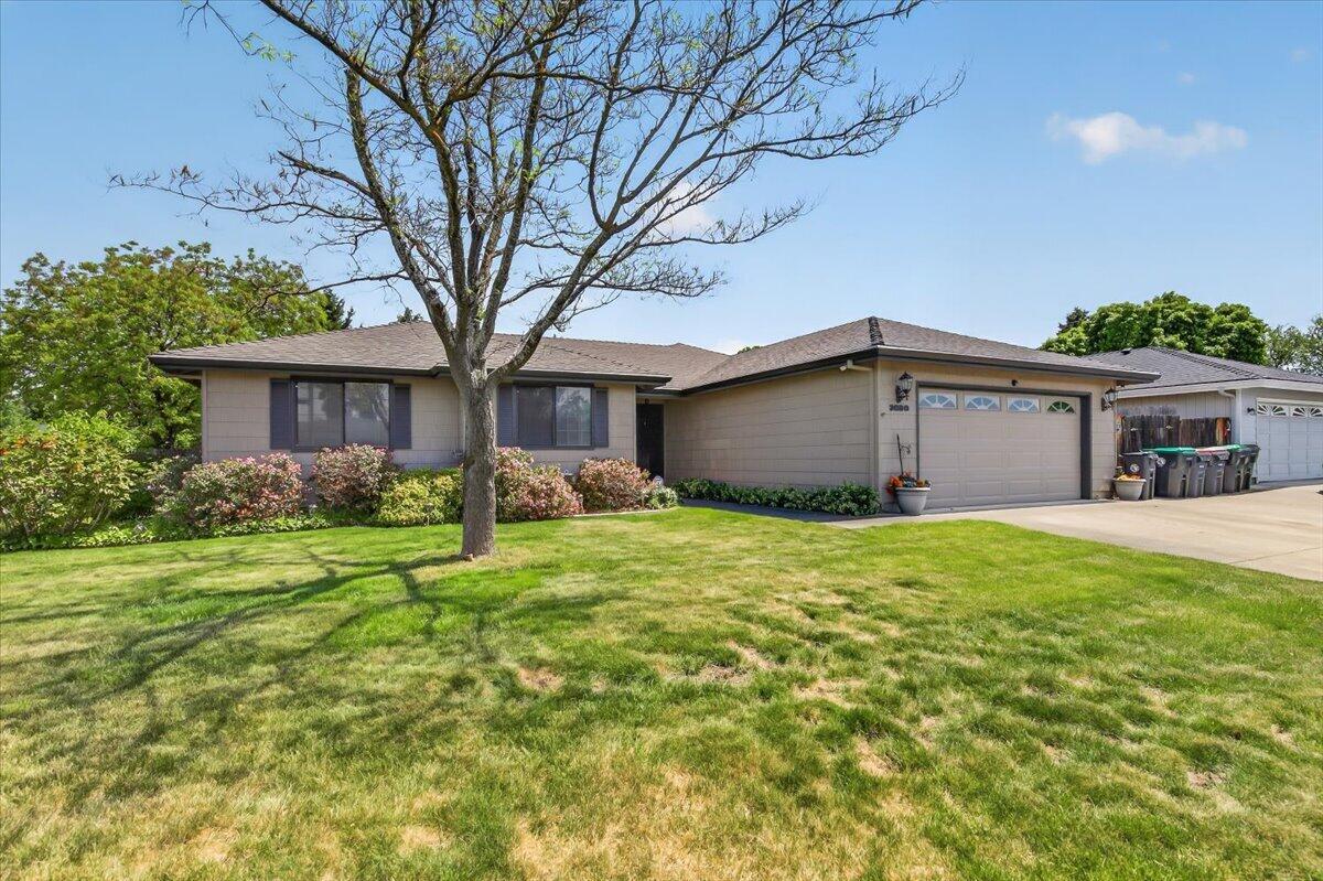 3090 Cheltenham Way Medford, OR 97504 - Photo 3 of 37 05-5