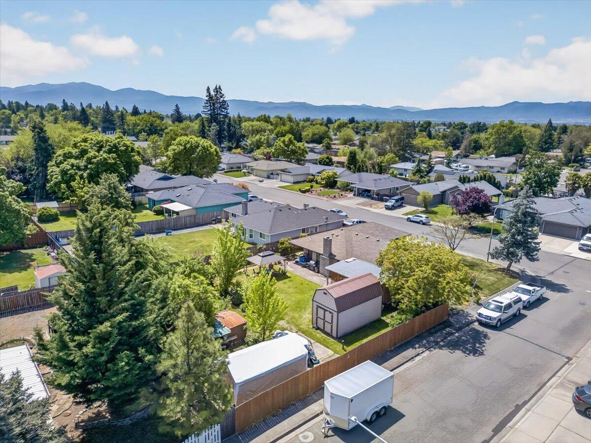 3090 Cheltenham Way Medford, OR 97504 - Photo 35 of 37 36-36