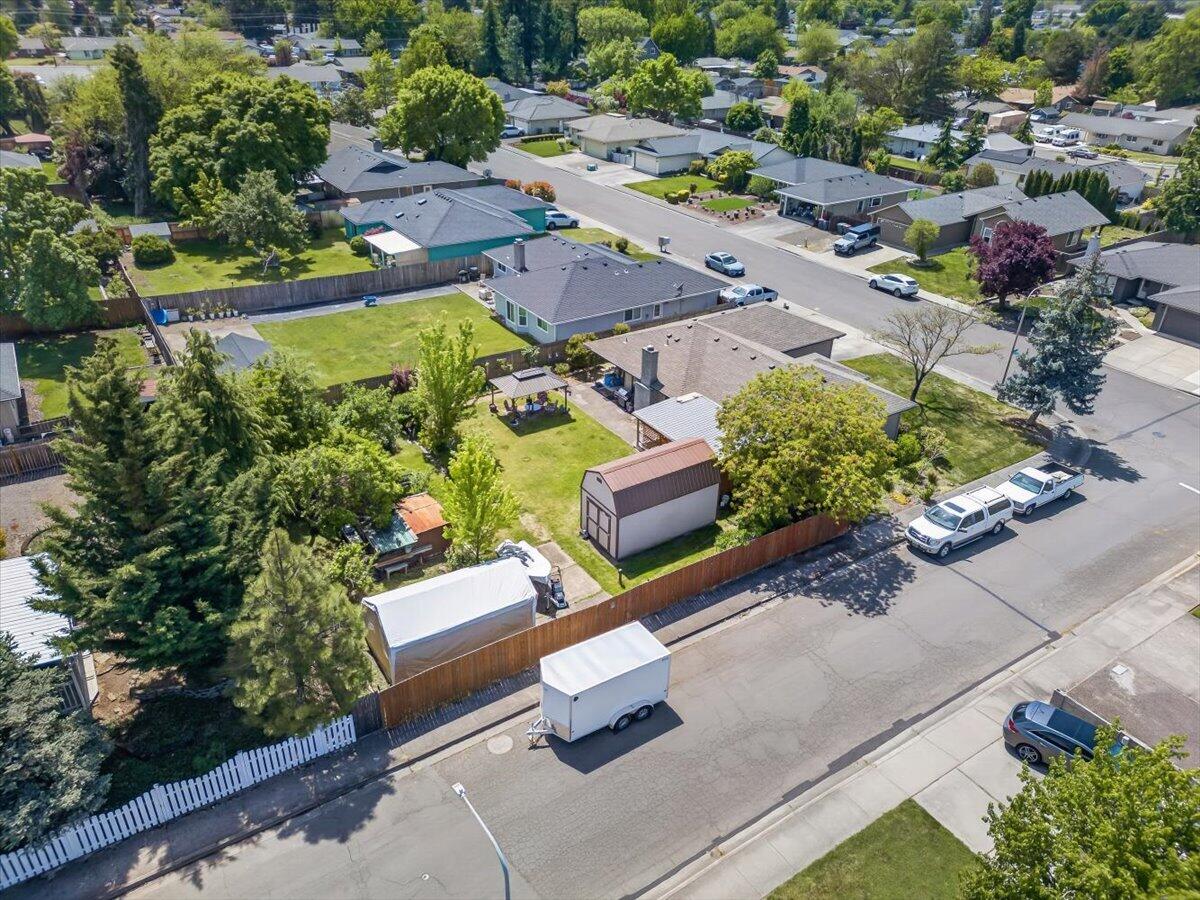 3090 Cheltenham Way Medford, OR 97504 - Photo 36 of 37 37-37