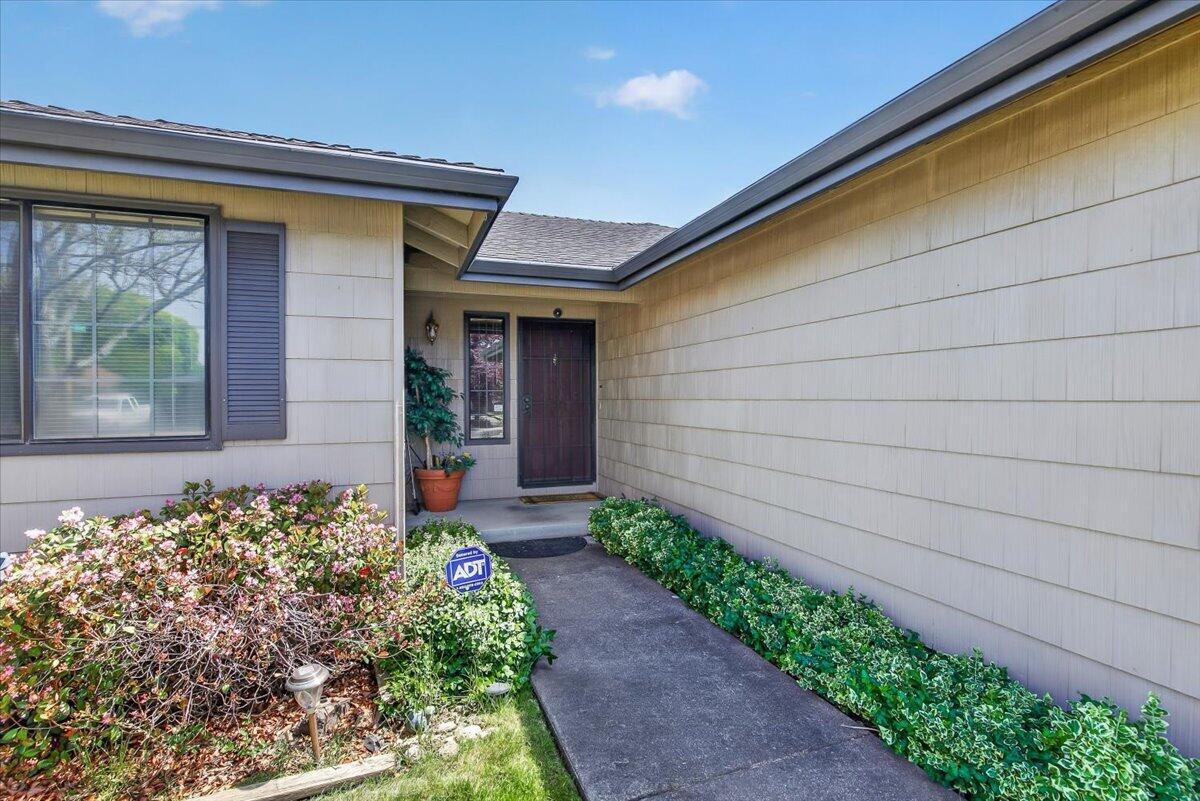 3090 Cheltenham Way Medford, OR 97504 - Photo 6 of 37 07-7